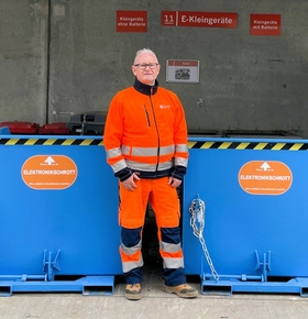 Mitarbeiter auf dem Recyclinghof